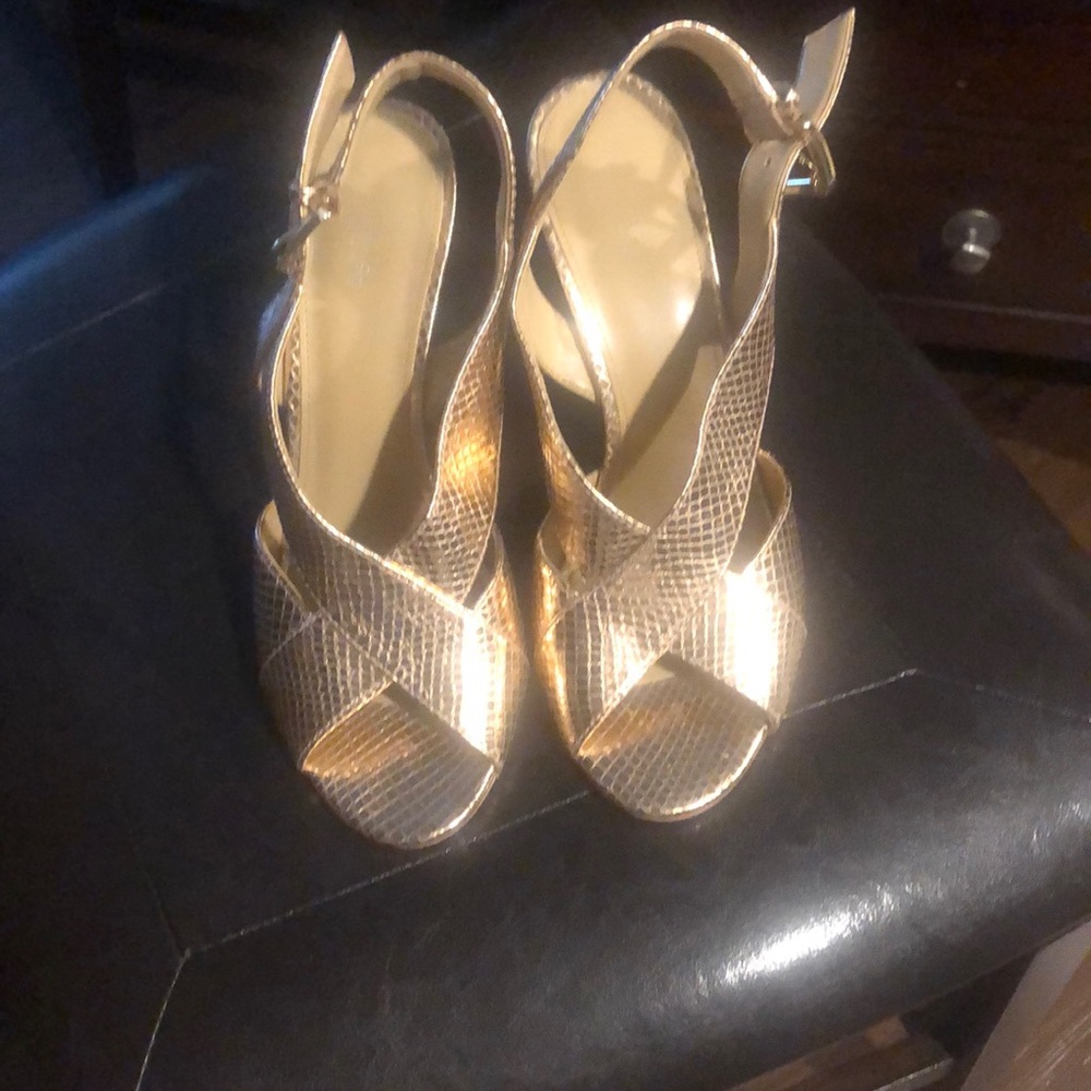Shoes - Picture 2 of 5